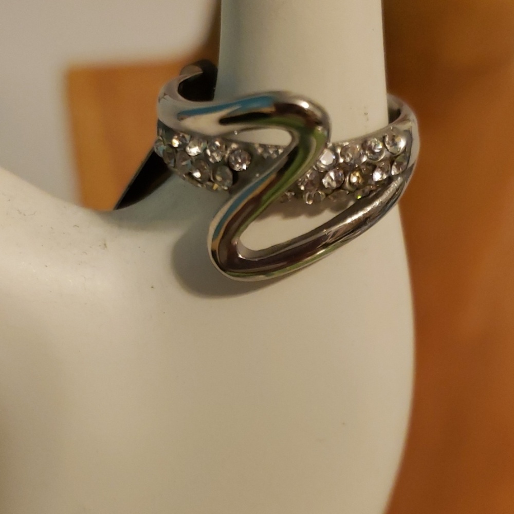 Stainless steel ring with crystals.